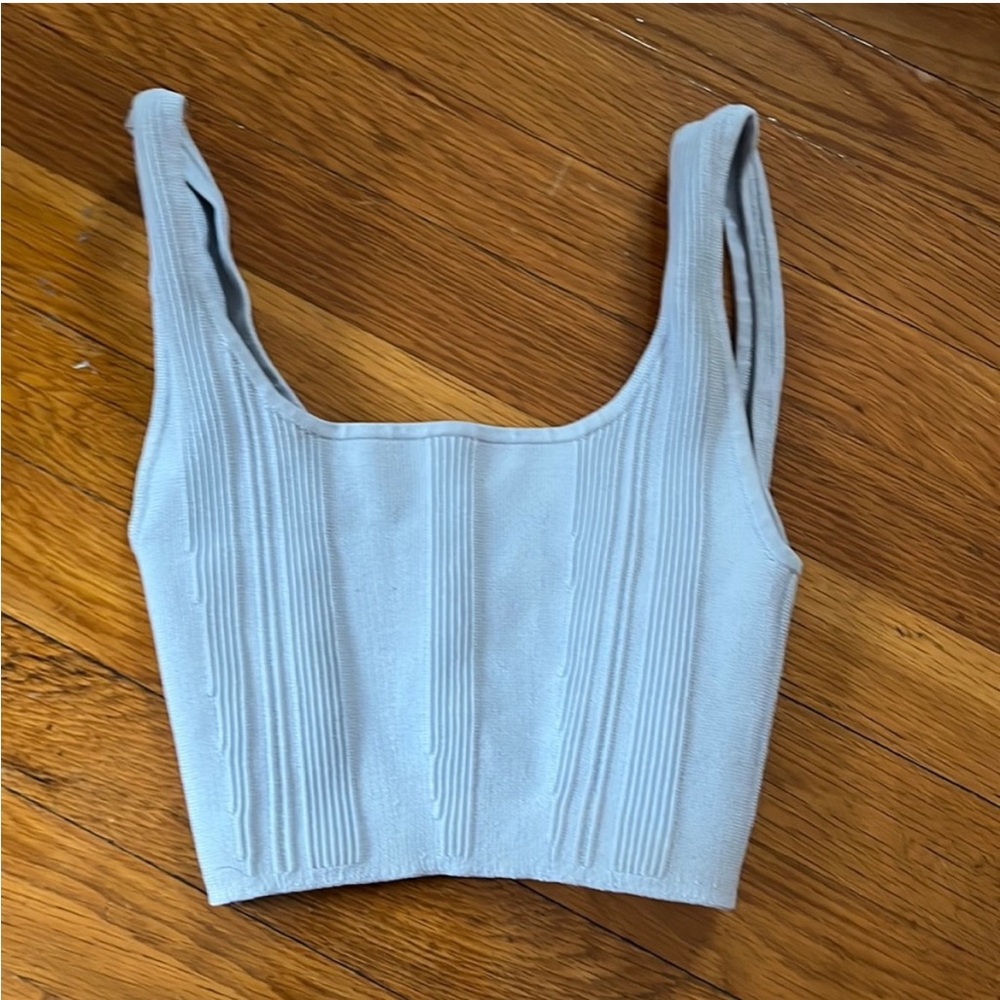 Babaton Aritzia sculpt crop top - size XXS